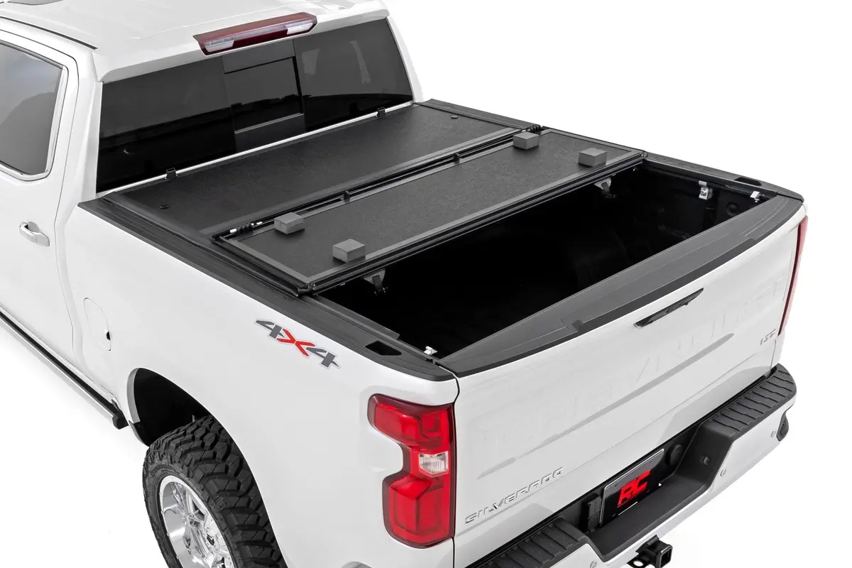 Hard Low Profile Bed Cover | 5'9" Bed | Rail Caps | Chevrolet Silverado/Gmc Sierra 1500 | 2014-2018 | Rough Country | 47119551B 2