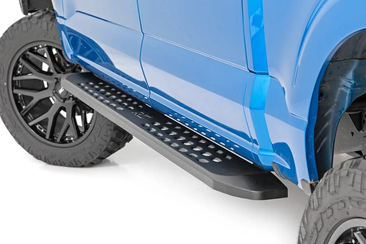 Raptor Style Running Board | Crew Cab | Black | Ford F-150 /F-150 Lightning | 2015-2022 | Rough Country | 44005 1