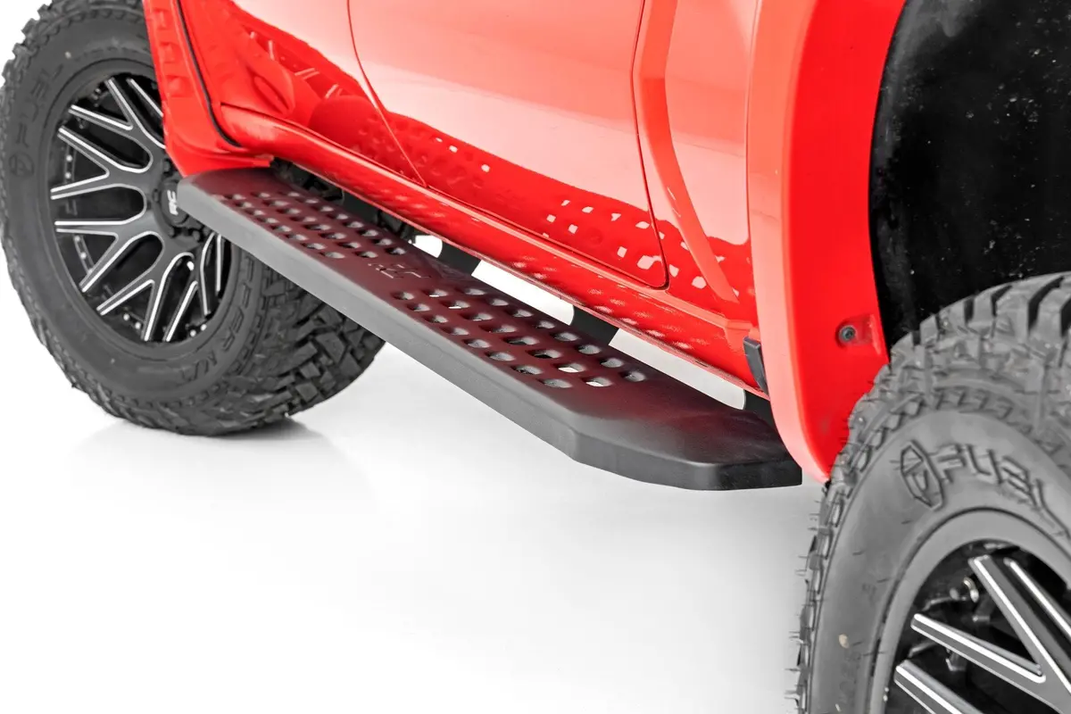 Rpt2 Running Boards | Crew Cab | Black | Chevrolet Silverado/Gmc Sierra 1500/2500Hd | 2019-2022 | Rough Country | 44002 1