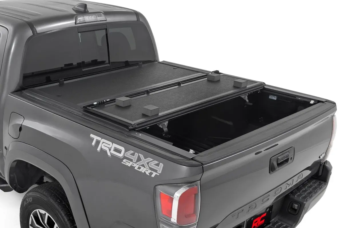 Hard Low Profile Bed Cover | 6'2" Bed | Toyota Tacoma | 2016-2022 | Rough Country | 47420600B 2